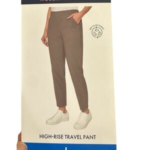 High-Rise Travel Pant in Brown